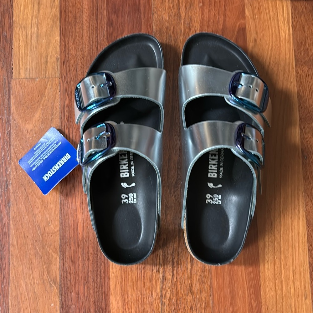New! Never worn! Birkenstock Arizona big buckle sandal, women’s 39, silver.